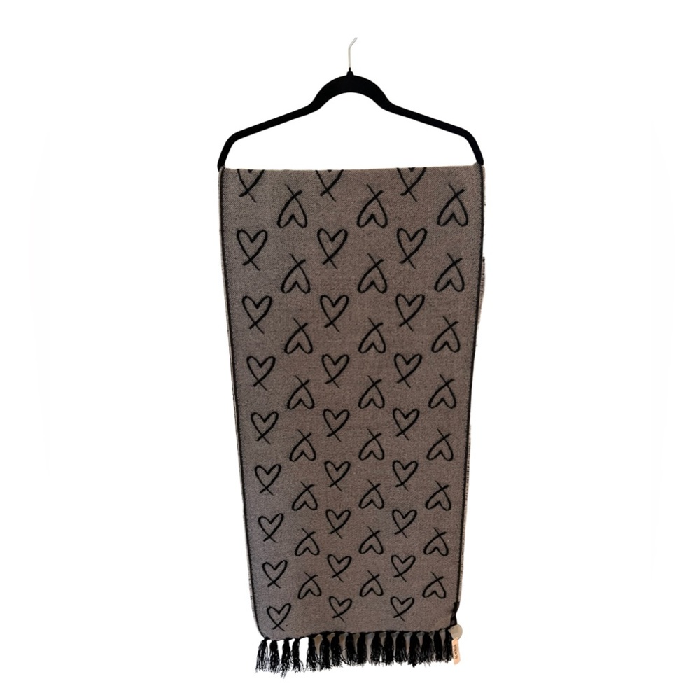 Victoria’s Secret scarf 💕✨